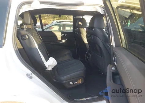 2022 BMW X7 xDrive40I z USA, uszkodzony, nr VIN 5UXCW2C09N9L11706